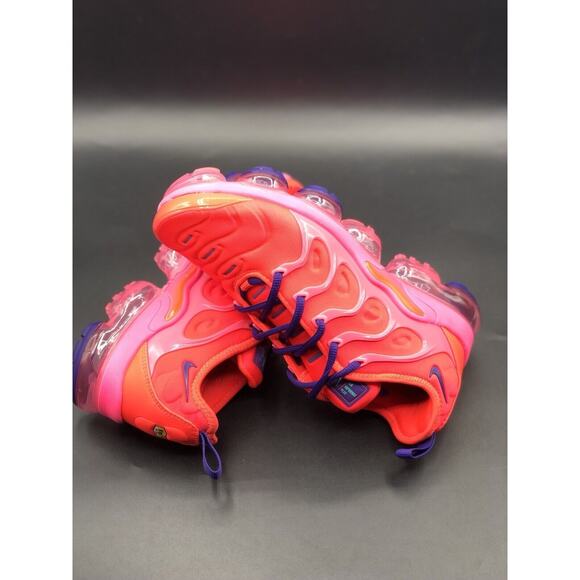 Nike Air Vapormax Plus Womens Size7.5 Sneakers Bright Crimson Pink Blast Running
